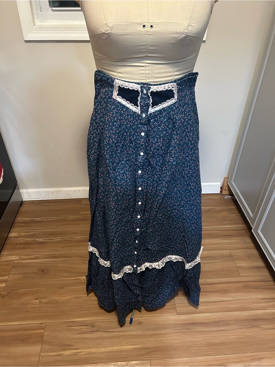 Gunne Sax Dresses & Skirts - Vintage Jessica Gunnies Sack Blue Floral Button-Front Maxi Skirt with Lace Trim